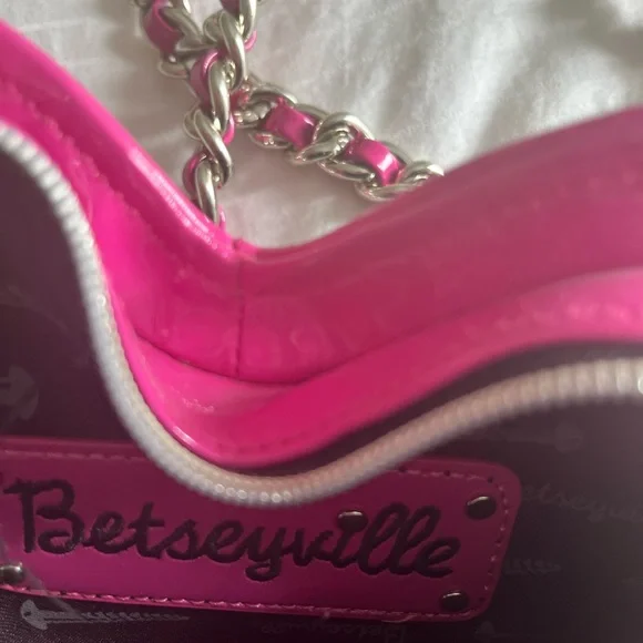 Vintage Betsey Johnson heart purse - Picture 4 of 4